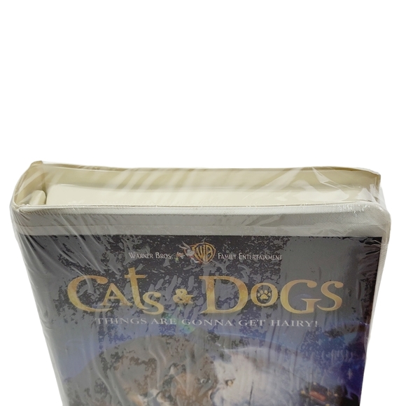 Warner Bros. Cats & Dogs VHS SEALED - Picture 4 of 4